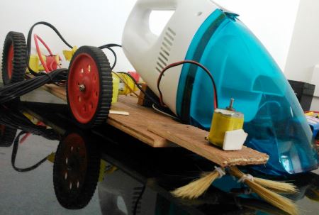 Arduino-robot-vacuum-cleaner-with-sweeping-arrangement