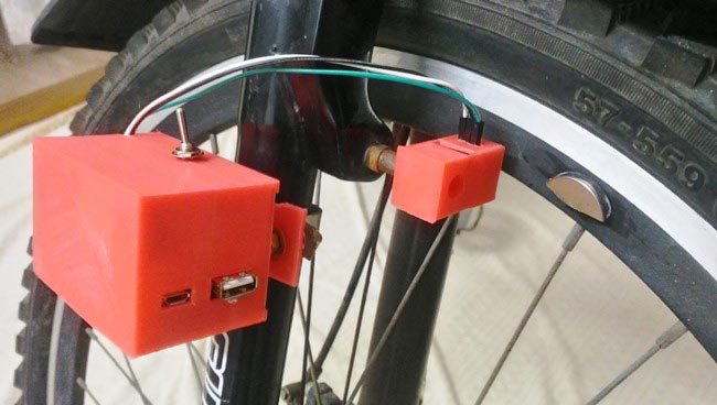 Installed-3D-printed-arduino-speedometer-box-on-bicycle