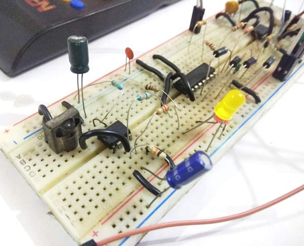 IR-remote controlled Triac-ac bulb dimmer circuit