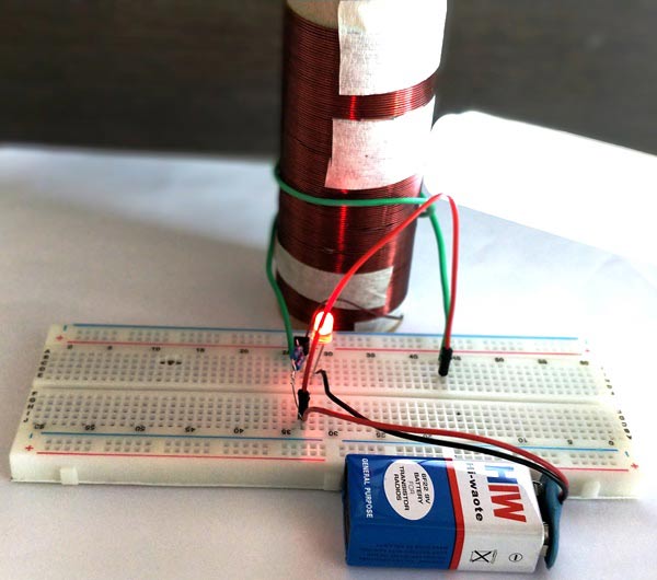 mini tesla coil 9v kullanarak parlak CFL ampul kablosuz