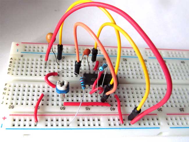 LM723 Voltage Regulator Circuit on breadboard