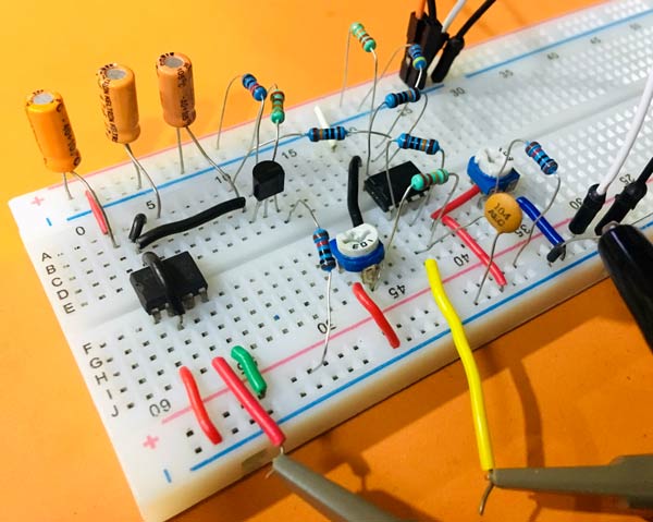 Sawtooth Waveform Generator Circuit Hardware