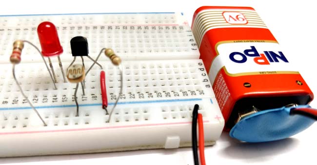 Simple Key-Hole Lighting Device Circuit in action