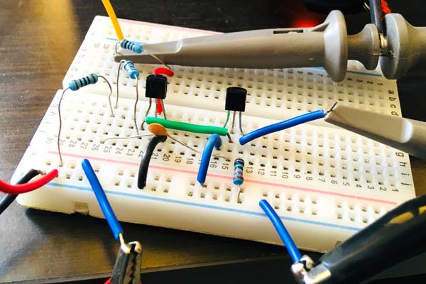 Circuit Hardware for Bootstrap Amplifier Circuit using Transistors