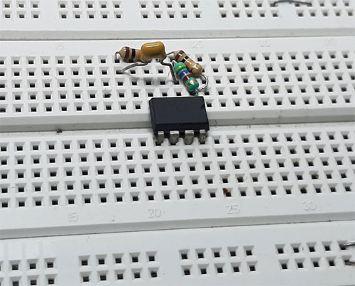 Op-amp Astable Multivibrator Circuit