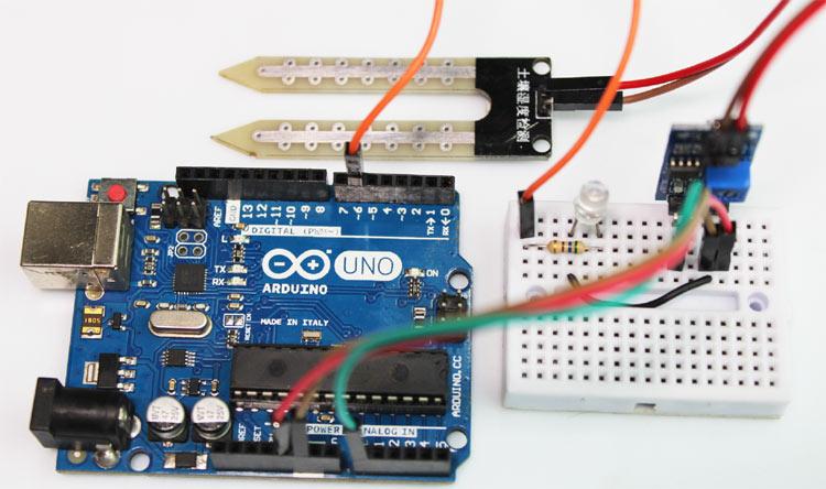 How to use a soil moisture sensor with Arduino 🪴 Irrigation system 