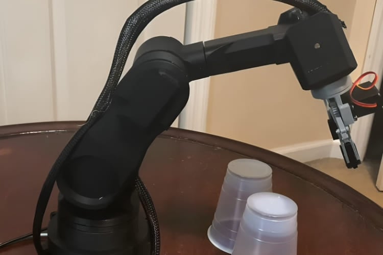 A fully 3D-printed six-degrees-of-freedom robotic arm powered by an Arduino microcontroller.