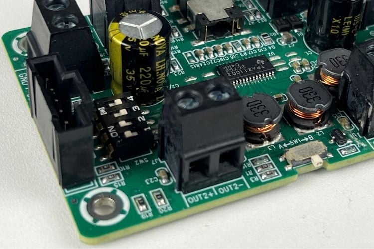 AMP2X15 input and operation mode selection switches