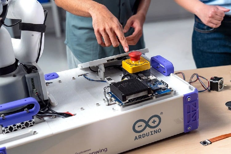 Arduino VENTUNO Q Application