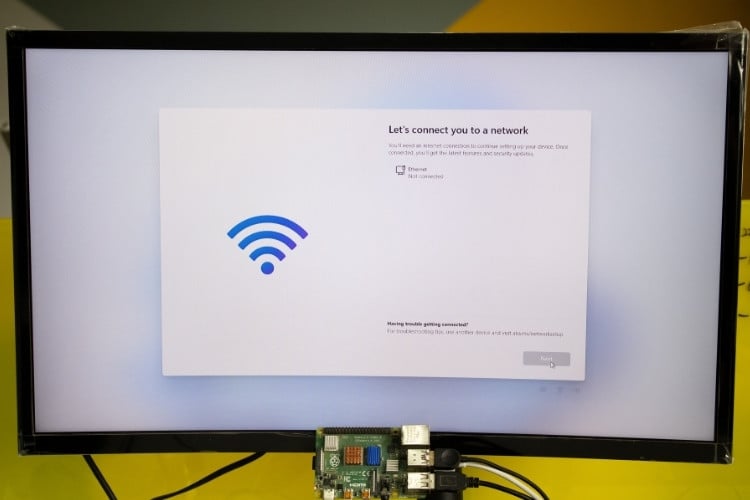 Windows 11 network connection screen during Raspberry Pi setup with bypass option available