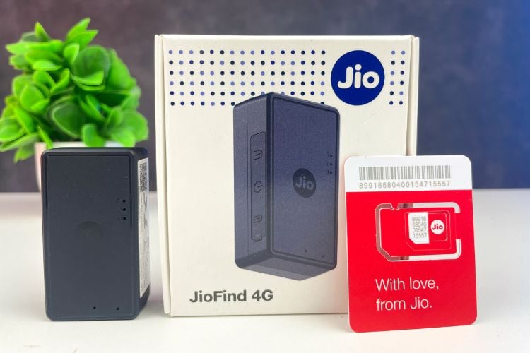 JioFind 4G unboxing accessories: USB Type-C cable, SIM card, and Velcro sticker