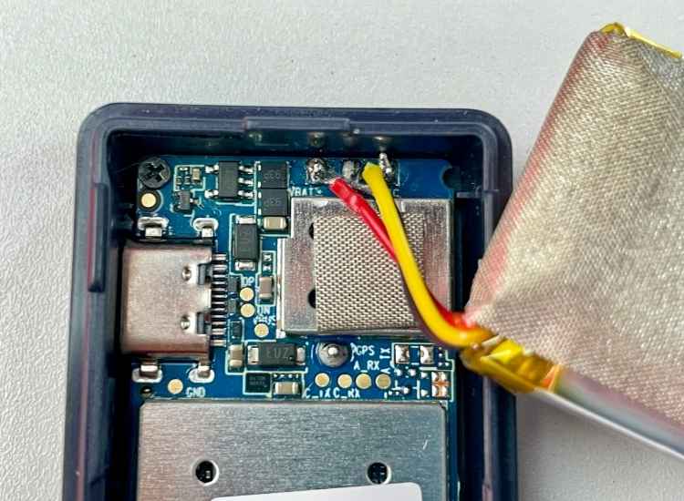 Battery wires soldered directly to the JioFind 4G PCB