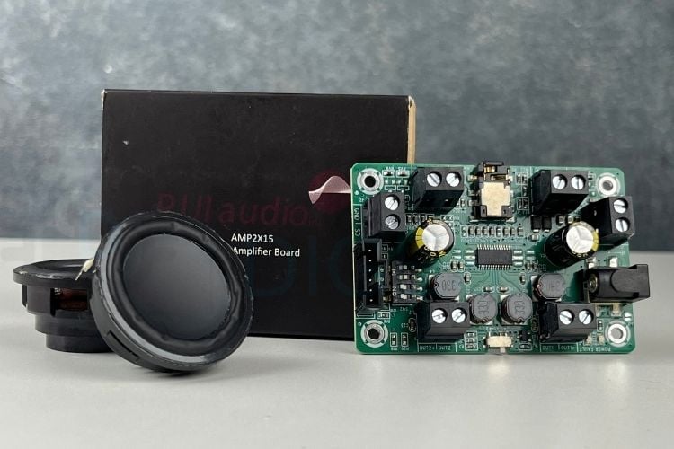 UI AMP2X15 audio amplifier with AS04004MR-N50-WP-2-R speakers