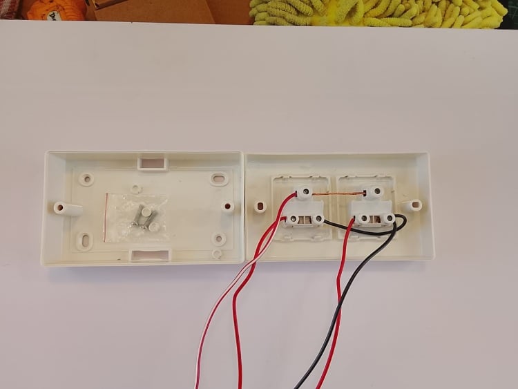 Two Socket Box Internal Wiring