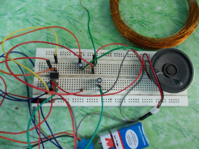 Simple Metal Detector Circuit using 555 Timer IC Simple Metal Detector Project using 555 Timer IC