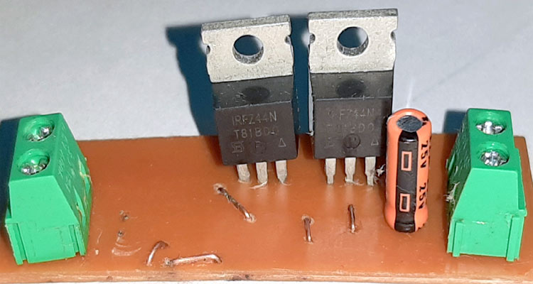 Reverse Polarity Protection Circuit using RT1720