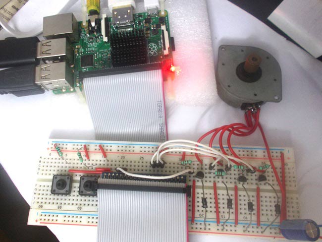 How to use a stepper motor with the Raspberry Pi Pico