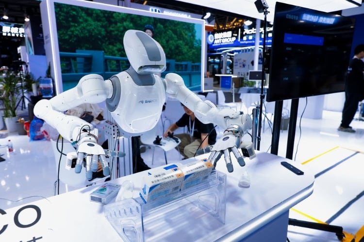 BrainCo Unveils Brain-to-Robot AI Platform at WAIC 2026