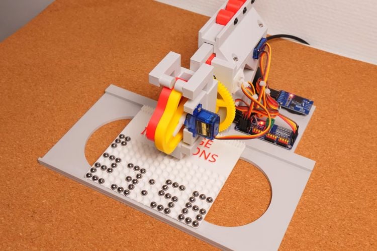 Desk-Sized Marble Pixel Clock Built by DIY Maker