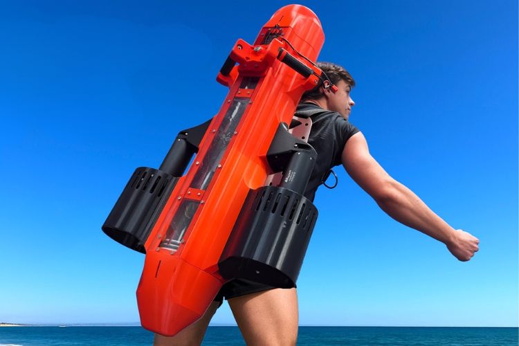 Makers Attempt to Build Underwater Vehicle to Outswim Sharks