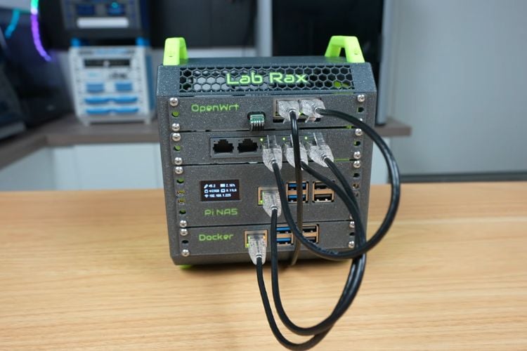 Raspberry Pi-Based 5” Portable Homelab