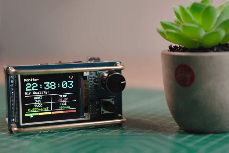 Smart clock with Air quality monitoring, Pomodoro timer, Alarm and a mini retro game