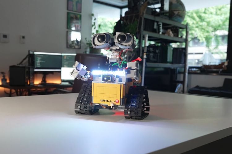 DIY LEGO RC WALL-E Robot With PS4 Controls