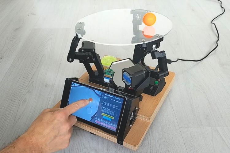 MirrorBallBot Balancing a Ball on a Platform