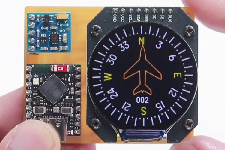 Portable Digital Compass With Round Color Display