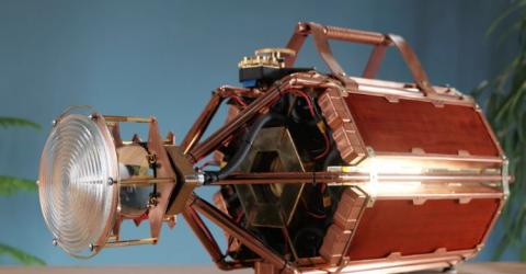 Maker Builds 120,000 Lumen 1.5kW Water Cooled Flashlight