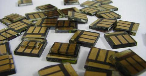 perovskite solar cell (PSC)