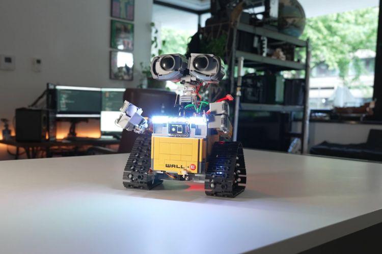 DIY LEGO RC WALL-E Robot With PS4 Controls