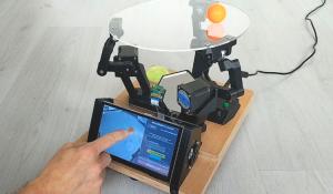 MirrorBallBot Balancing a Ball on a Platform