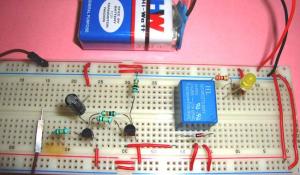 Simple Transistor Latch Circuit