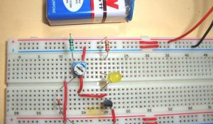 Simple Heat Sensor or Temperature Sensor Circuit