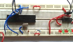 Interfacing 74HC595 Serial Shift Register with PIC Microcontroller