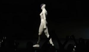 Humanoid Walks, Stuns Crowd, XPENG Proves It’s Real