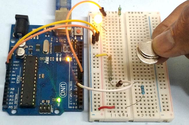 Reed switch with Arduino in action